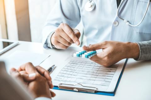 Cet antidépresseur qui pourrait prévenir le développement d’une forme sévère de la maladie COVID-19, c’est la fluvoxamine, un un inhibiteur sélectif de la recapture de la sérotonine (Visuel Adobe Stock 306823354) Cet antidépresseur qui pourrait prévenir le développement d’une forme sévère de la maladie COVID-19, c’est la fluvoxamine, un un inhibiteur sélectif de la recapture de la sérotonine (Visuel Adobe Stock 306823354)