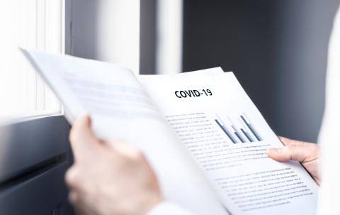 Avec la pandémie de la Covid-19, nous ayons basculé simultanément vers une nouvelle pathologie des Temps modernes, appelée par certains « infodémie » (Visuel AdobeStock_343148749) Avec la pandémie de la Covid-19, nous ayons basculé simultanément vers une nouvelle pathologie des Temps modernes, appelée par certains « infodémie » (Visuel AdobeStock_343148749)