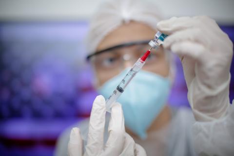 Une efficacité vaccinale plus élevée avec un intervalle plus long entre la première et la deuxième dose standard (Visuel Adobe Stock 411803402) Une efficacité vaccinale plus élevée avec un intervalle plus long entre la première et la deuxième dose standard (Visuel Adobe Stock 411803402)