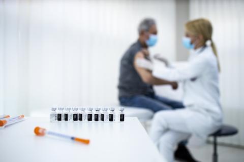 Le report des deuxièmes doses des vaccins contre la COVID-19 présente des avantages épidémiologiques (Visuel Adobe Stock 418891464) Le report des deuxièmes doses des vaccins contre la COVID-19 présente des avantages épidémiologiques (Visuel Adobe Stock 418891464)