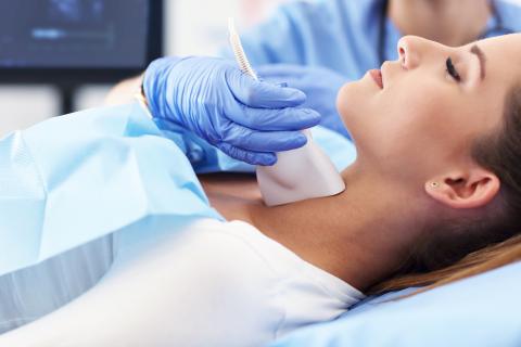 Près d’un patient sur 4 diagnostiqués avec un cancer de la thyroïde reçoit plus de traitement que nécessaire. Près d’un patient sur 4 diagnostiqués avec un cancer de la thyroïde reçoit plus de traitement que nécessaire.