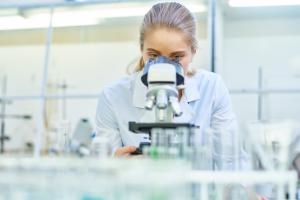 Jusqu'à 60% des patients atteints de SEP décrivent la fatigue comme l’un des symptômes les plus pénibles de la maladie (Visuel Adobe Stock 189015487)